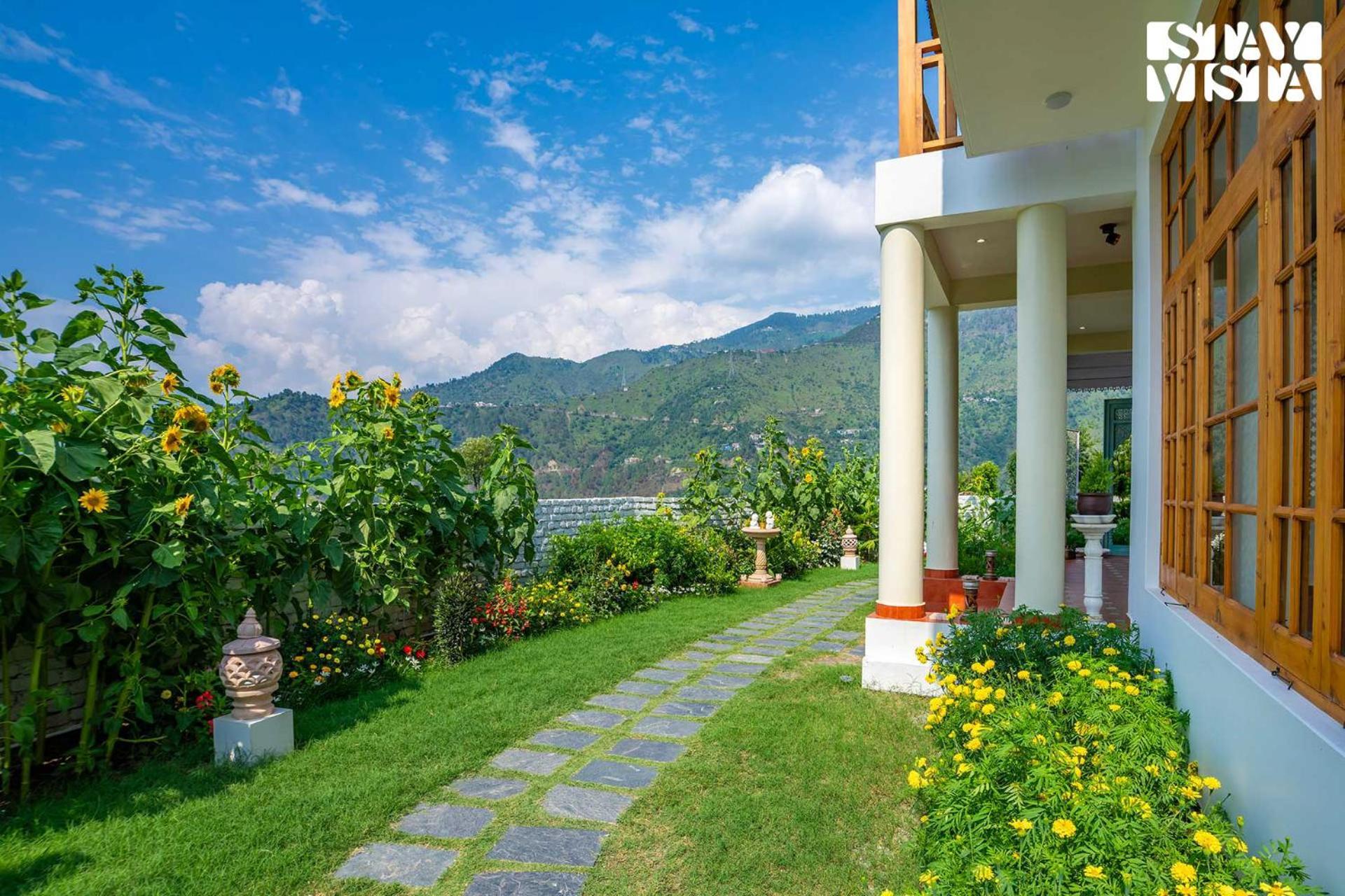 Stayvista At The Oakridge 4 Bhk Villa In Dharamshala With Jacuzzi & Balcony Chamba (Himachal Pradesh) Exterior foto